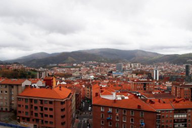 Bir tepeden Bilbao manzarası