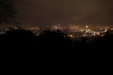 Geceleri Bilbao 'nun Şehir Manzarası