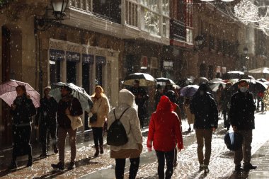 Şehirde yağmurlu bir gün