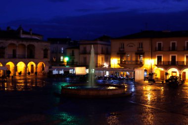 Akşamları Trujillo 'nun eski kasabası