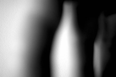 Bir erkeğin eline yaklaş.