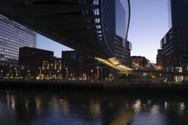 bilbao görünümünü geceleri