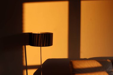 Bir dairede sabah ışığı