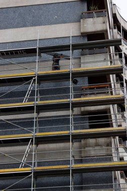 İnşaat alanında çalışıyorum.