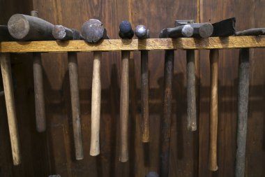 Kulübedeki eski araçlar