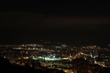 Bilbao gece bir tepeden görüldü.