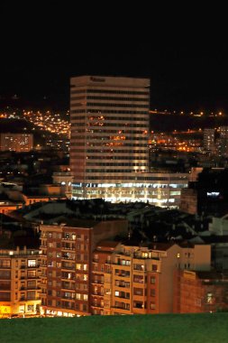 Bir tepeden görünen şehir ortamı