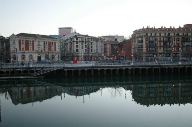 Bilbao şehrinin mimarisi.