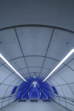 Modern bir metronun içi.