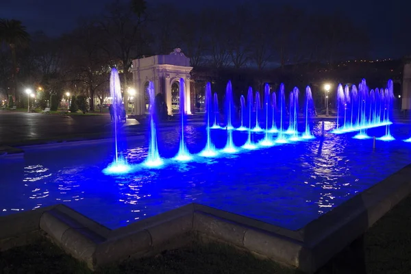 Fontaine Artistique Colorée Nuit — Photo