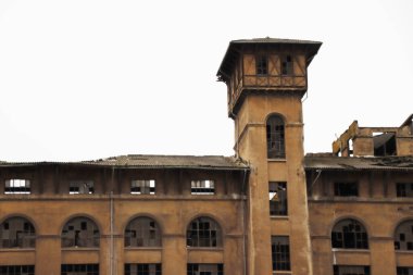 Bilbao nehri kıyısında terk edilmiş bir fabrika.