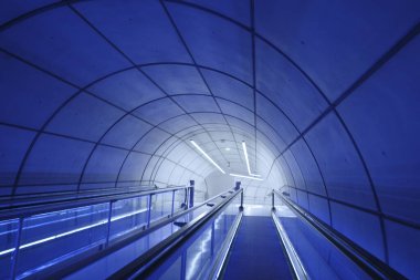 Bilbao metrosundaki koridor.