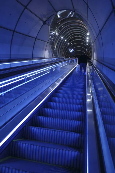 Bilbao metrosundaki koridor.