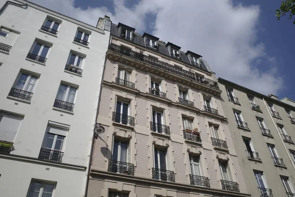 パリの古典的なアパートブロック — ストック写真