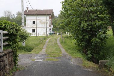 Bask ülkesinin kırsal kesiminde bir ev.
