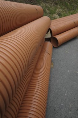 İnşaat alanındaki boru hatları