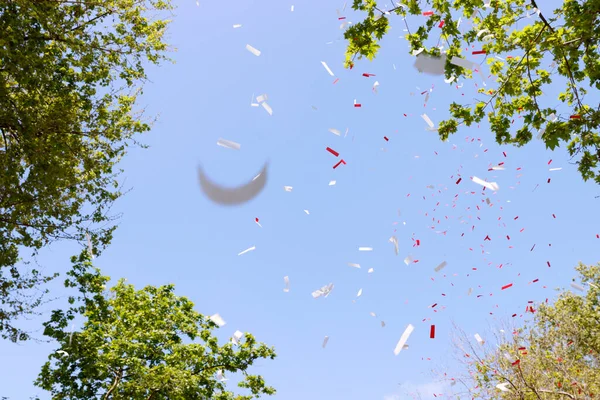 Confetti Durante Uma Celebração — Fotografia de Stock