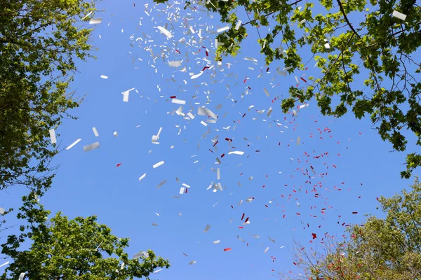 Confetti Durante Uma Celebração — Fotografia de Stock