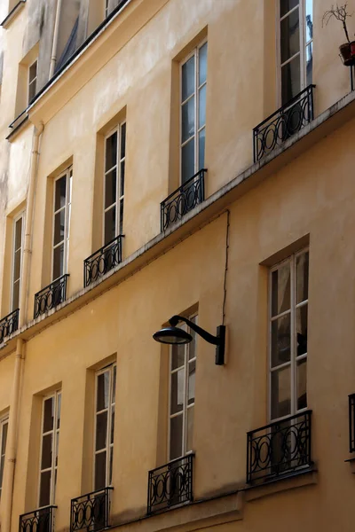 Fasad Klassisk Lägenhetsbyggnad Paris — Stockfoto