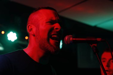 Rick konseri sahnede