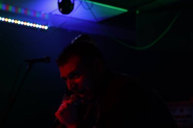 Rick konseri sahnede