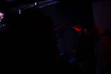 Rick konseri sahnede