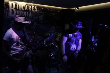 Rick konseri sahnede