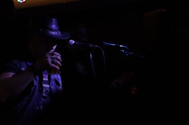 Rick konseri sahnede