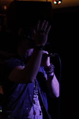 Rick konseri sahnede