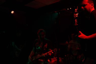 Konser sırasında rock grubu