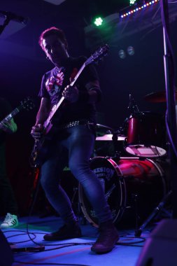 Konser sırasında rock grubu