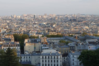Paris şehrinin havadan görünüşü