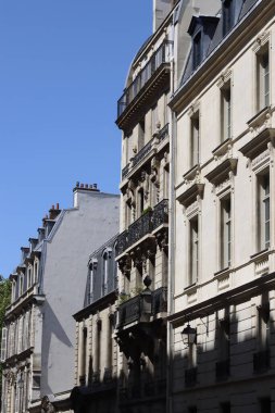 Paris 'teki klasik apartman bloğu.