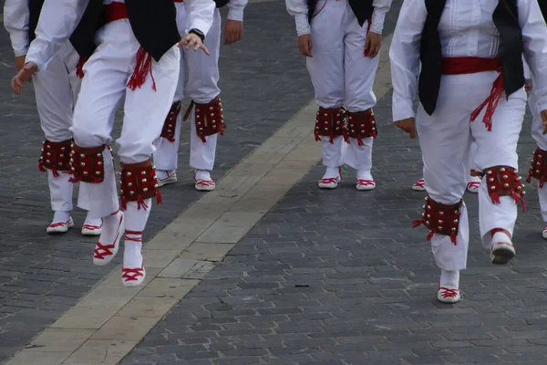 Baskische Volkstänzer Auf Der Straße — Stockfoto