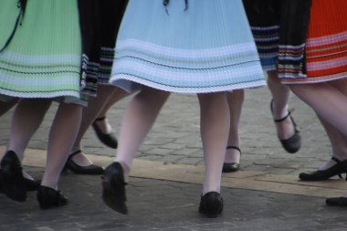Sokakta Slovak halk dansları sergisi