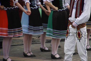 Sokakta Slovak halk dansları sergisi