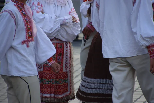 ストリートでのスロバキアの民俗舞踊 — ストック写真