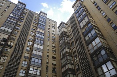 Bilbao 'daki apartmanda.