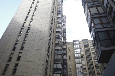 Bilbao 'daki apartmanda.