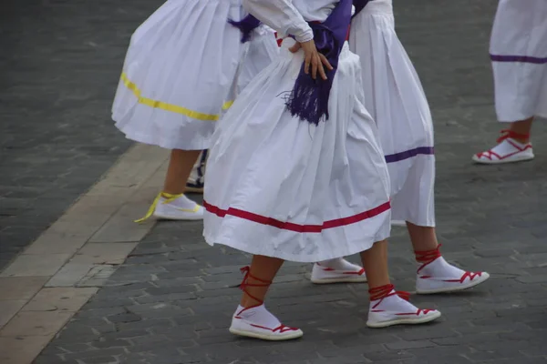 街头节的传统巴斯克舞 — 图库照片