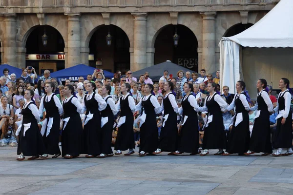Baskijska Tancerka Ludowa Festiwalu Ulicznym — Zdjęcie stockowe