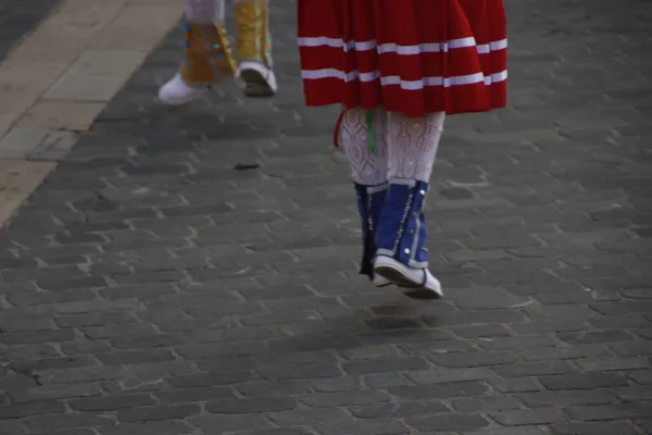Baskische Volkstänzerin Bei Einem Straßenfest — Stockfoto