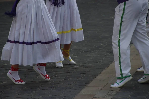 Баскська Народна Танцівниця Вуличному Фестивалі — стокове фото