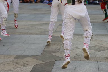 Bask halk dansları açık hava gösterisi