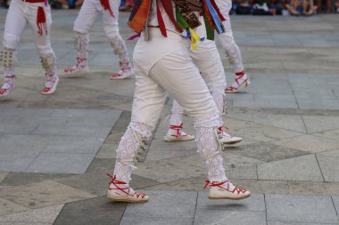 Bask halk dansları açık hava gösterisi