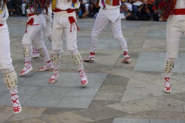 Bask halk dansları açık hava gösterisi