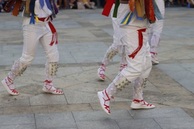 Bask halk dansları açık hava gösterisi