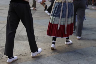 Bask halk dansları açık hava gösterisi