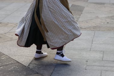 Bask halk dansları açık hava gösterisi