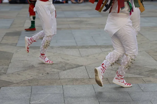Bask halk dansları açık hava gösterisi